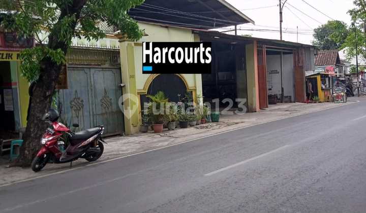 Rumah Dan Gudang Di Pasar Kliwon 