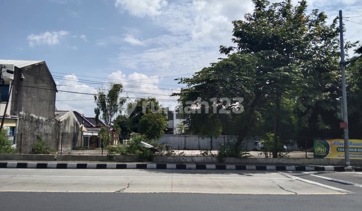 Land Location Very Strategic On the Edge of the Main Road in the Center of Solo City