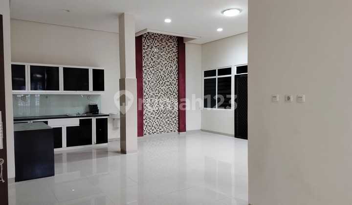 Rumah Bagus 2 Lantai Siap Huni di Solo Baru 2