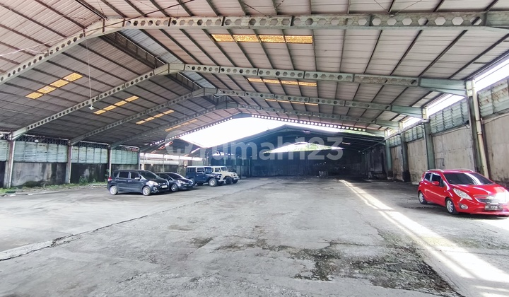 Tanah Bonus Gudang ( Beli Tanah Pinggir Jalan Raya Banyuanyar Dapat Bonus Gudang Strategis Pinggir Jalan Raya di Tengah Kota Solo )