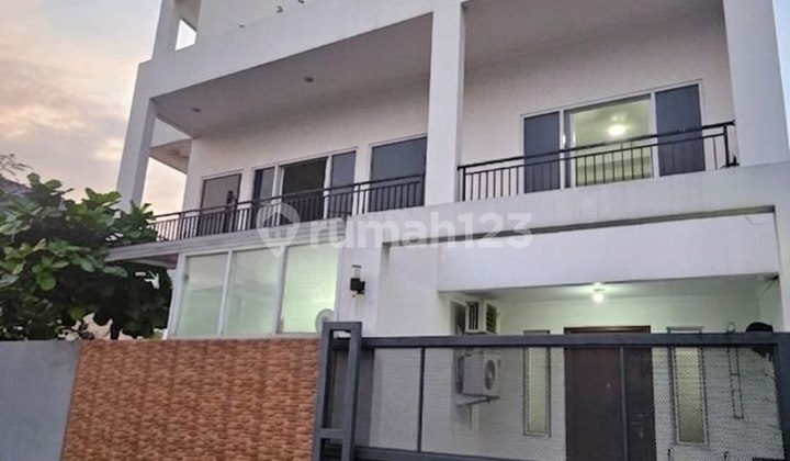 Rumah Hook 3Lt. Modern Mewah Murah di Jatibening Baru Bekasi Kota Rumah Hook 3Lt. Modern Mewah Murah di Jatibening Baru Bekasi Kota
