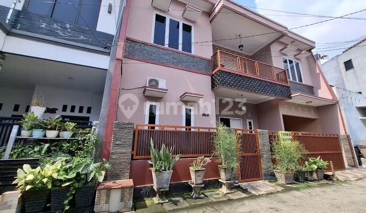 Rumah 2 Lt. Megah Luas Strategis Di Jatiwaringin Pondok Gede 1