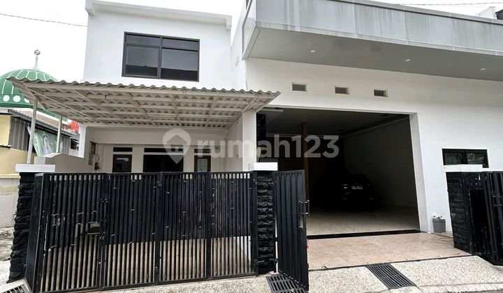 Sturdy & Comfortable House in a Housing Complex Near Pondok Kopi Toll Gate. 2