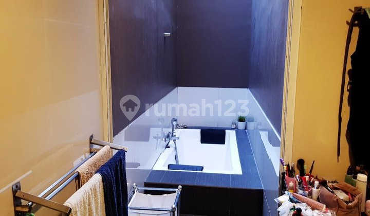 2.5-Story Premium Strategic Strong Land Plot House in Jatiwaringin 2