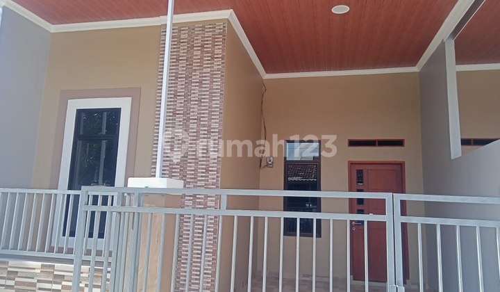 Rumah Baru Minimalis Bagus, Kota Mandiri, di Harapan Indah Bekasi