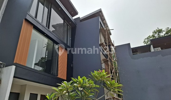 Rumah Baru 4Lt. Modern Strategis di Cilandak Jak Rumah Baru 4Lt. Modern Strategis di Cilandak Jak