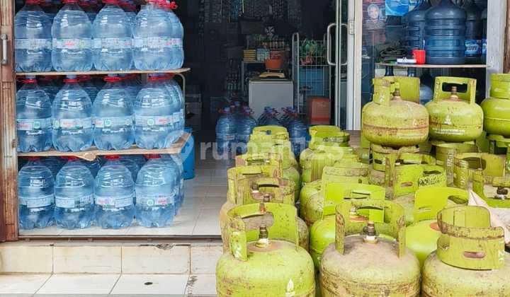 For Sale: Retail Business Building for Grocery and LPG Gas Agency in Green Pitara, Depok. 2