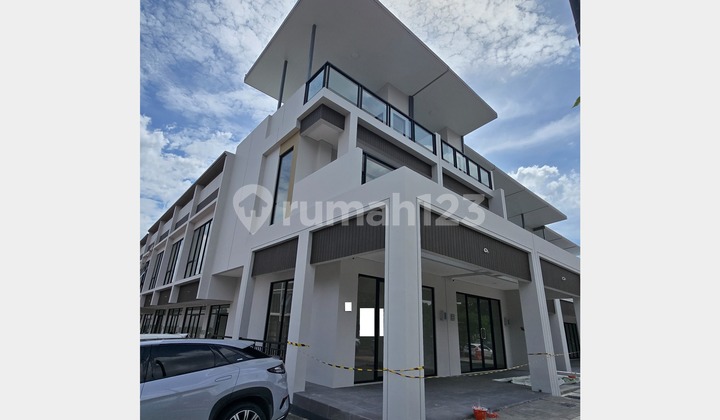 Disewakan Ruko Sorrento Grande East 3 Lantai di Gading Serpong, Tangerang