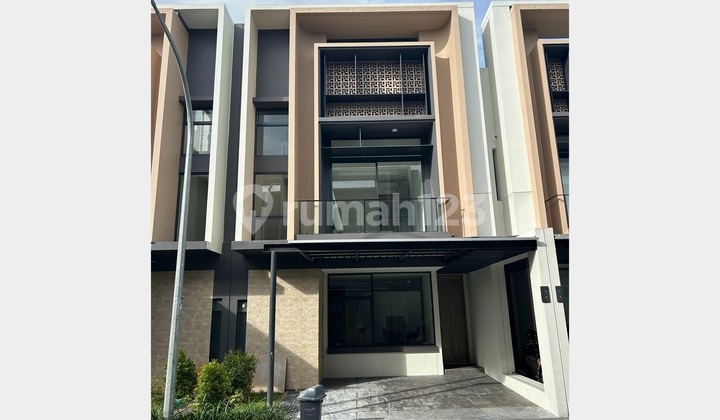Dijual Rumah 3 Lantai Furnished di Cluster Vasya Tanakayu Bsd, Tengerang Selatan
