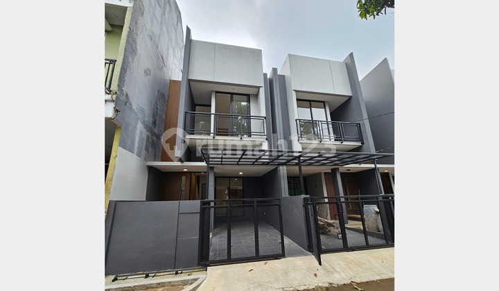 Di Jual Super Rugi Rumah 2 Lantai SHM di Medang Lestari Gading Serpong, Tangerang