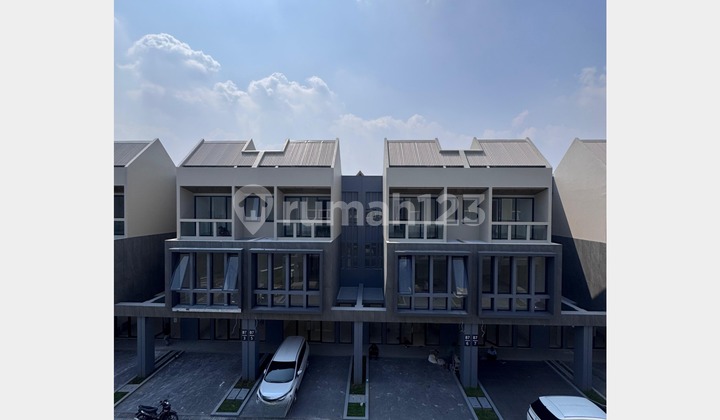 For Sale: Delrey Business Town 3-Story 2-Front Ruko in BSD City, South Tangerang For Sale: Delrey Business Town 3-Story 2-Front Ruko in BSD City, South Tangerang