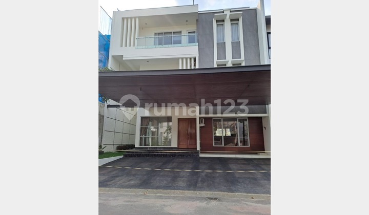 Dijual Rumah 3 Lantai Semi Furnished di Cluster Sutera Onyx Alam Sutera, Tangerang Selatan