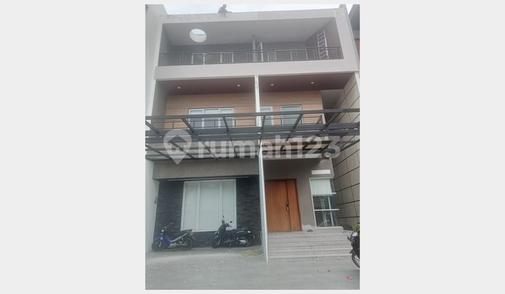 For Sale Comfortable House in Sutera Onyx Cluster, Alam Sutera, South Tangerang