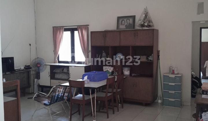 Ready-to-Occupy Strategic House Suitable for Residence/Business 2
