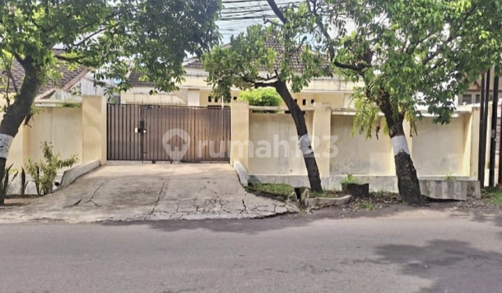Ready-to-Occupy Strategic House Suitable for Residence/Business 1