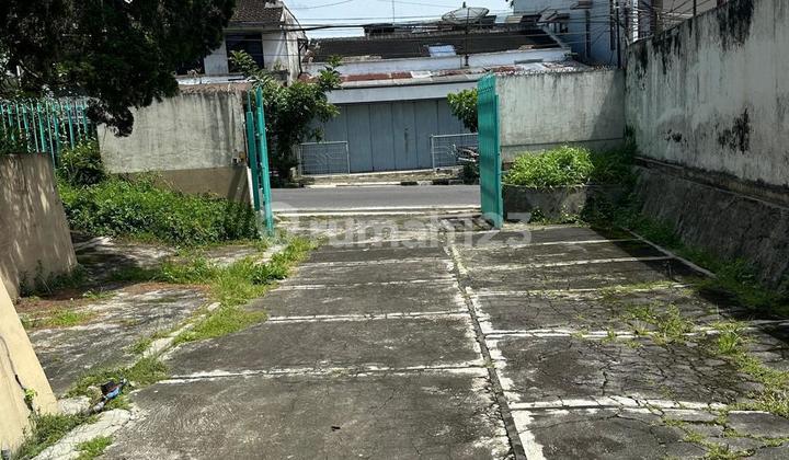 House with Extensive Remaining Land Suitable for Residence/ Business/ Shops 2