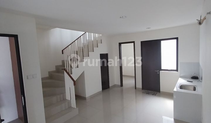 New Nice 3-Story House in JGC Cakung Timur, East Jakarta