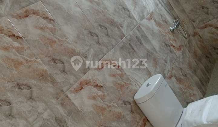 Nice House Many Rooms In Simpang Darmo Permai