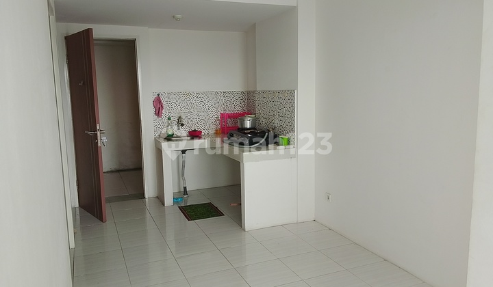 Puncak CBD Wiyung Apartment 2BR Unfurnished with AC and Stove 2