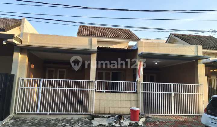 Ready-to-Occupy House with AC and Curtains in Grand Deltasari Waru, Adjacent to Surabaya Ready-to-Occupy House with AC and Curtains in Grand Deltasari Waru, Adjacent to Surabaya