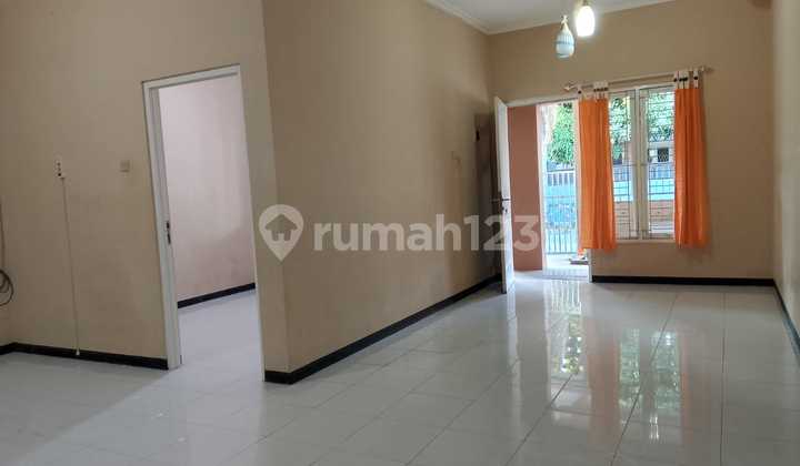 Ready-to-Occupy House with AC and Curtains in Grand Deltasari Waru, Adjacent to Surabaya 2