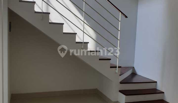 New House in Grand Harvest Kebraon Near Wiyung 2