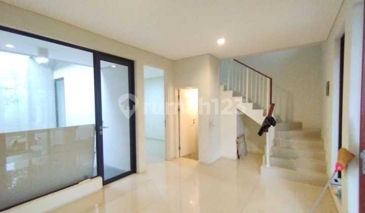 Nice Semi-Furnished House in Citraland Northwest