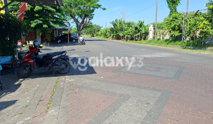 Ready-to-use shop house for any business in a densely populated area of Benowo, West Surabaya. Ready-to-use shop house for any business in a densely populated area of Benowo, West Surabaya.