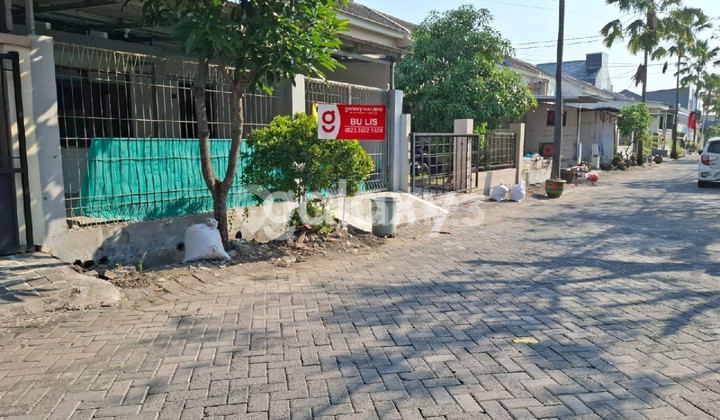 Ready-to-occupy house in Menganti, West Surabaya. Ready-to-occupy house in Menganti, West Surabaya.