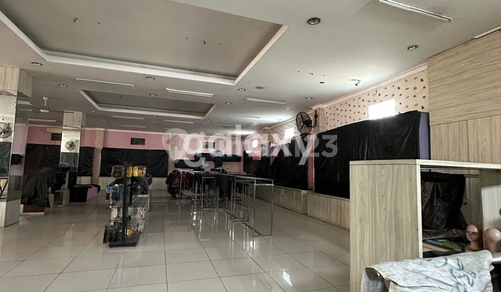 Zero street commercial house in a strategic location 2