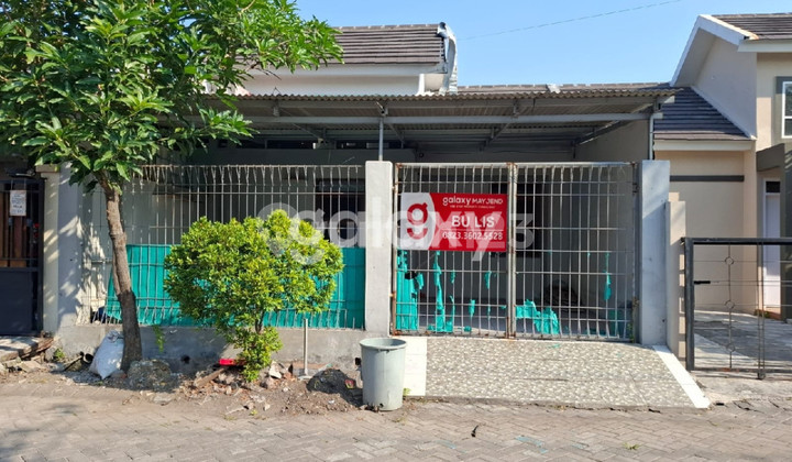 Ready-to-occupy house in Menganti, West Surabaya. Ready-to-occupy house in Menganti, West Surabaya.
