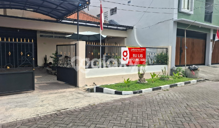 Ready-to-occupy house in a strategic location in Ketintang, South Surabaya. 2