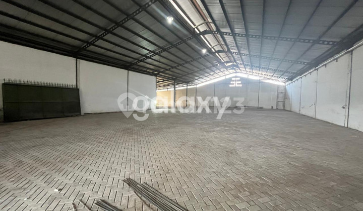 Ready-to-use warehouse for any business in Margo Mulyo with container access. Ready-to-use warehouse for any business in Margo Mulyo with container access.