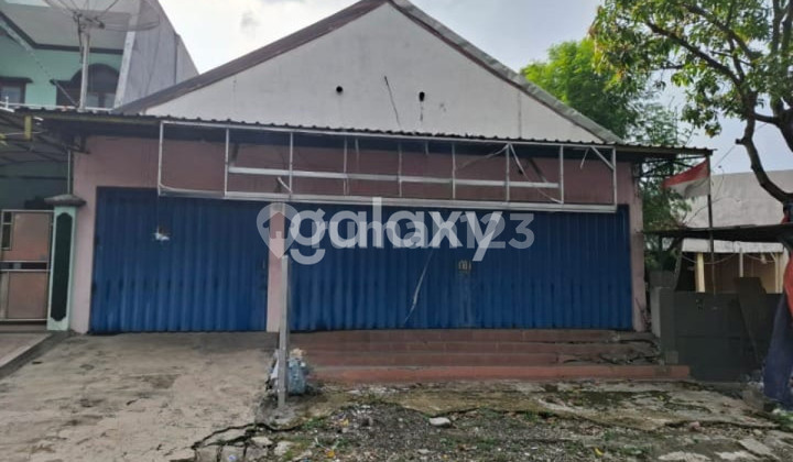 Ready-to-use shophouse in a densely populated area of Driyorejo, Gresik, bordering West Surabaya. 1