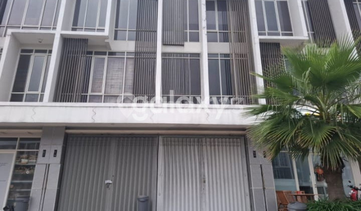 Ready-to-use shop house for any business in North West Citraland Surabaya