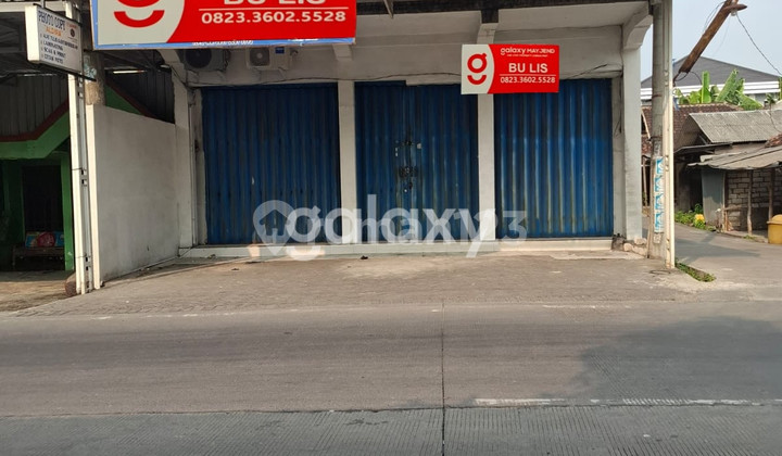 Ready-to-use Zero Road shop house in West Menganti, Surabaya. Ready-to-use Zero Road shop house in West Menganti, Surabaya.