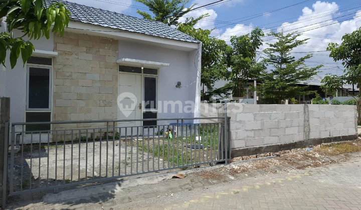 Ready-to-Live House at an Affordable Price in Kedamean Gresik, West of Surabaya