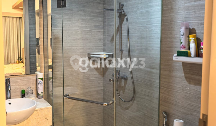 Luxury apartment with private lift, city view, La Riz Mansion, near Wiyung Mall, West Surabaya Luxury apartment with private lift, city view, La Riz Mansion, near Wiyung Mall, West Surabaya