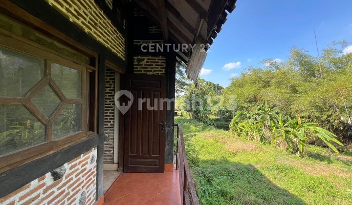 3-Story House with a Hall in Banguntapan, Bantul 2