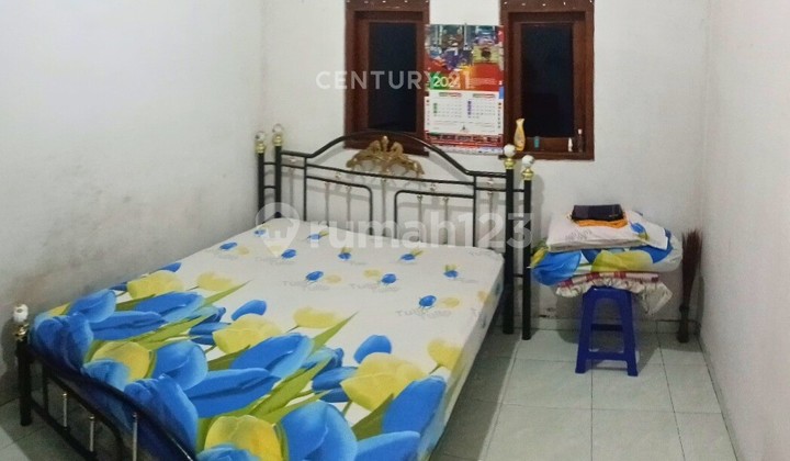 3-Storey House 500 Meters from Mojosongo Market, Suitable for Residence. 3-Storey House 500 Meters from Mojosongo Market, Suitable for Residence.