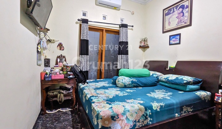 One Gate System House in Royal Maguwo Housing for Residence