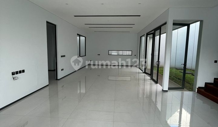 Setra Duta House 5 Bedrooms Code 11-04 Area 240m² Land 425m² 2