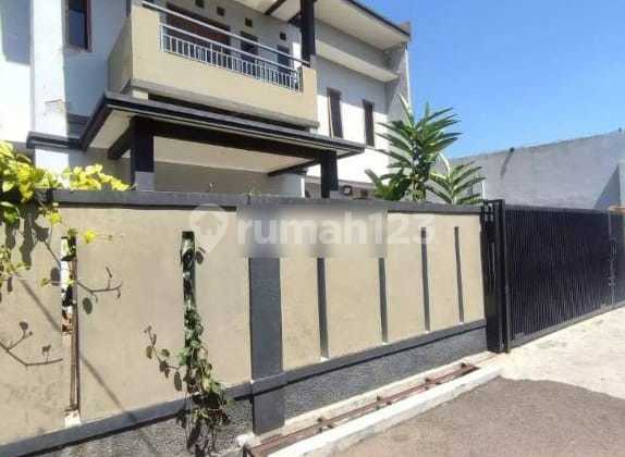 Cibaduyut Permai, Land Area 220, Building Area 350, 2 floors. Freehold Certificate 1.09 million per year, 4 bedrooms, 3 bathrooms. 2