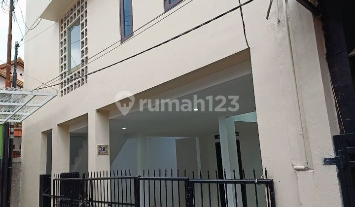 Boarding House in Antapani Bandung, Land Area/Building Area 108/333, Strategic Location 2
