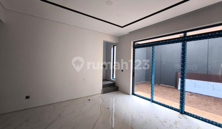 Rumah D Nilapadmi 5 Kamar Lt 290 Lb 265 Np11-3 2
