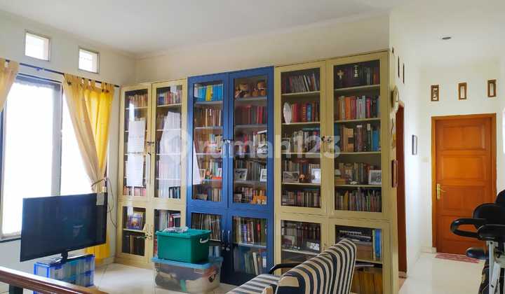 Well-maintained 2 storeys. Area 289m² Land 200m² 4+1 Bedrooms 2+1 Bathrooms SHM 2-Wheeler 2-Carport Excellent Condition 2