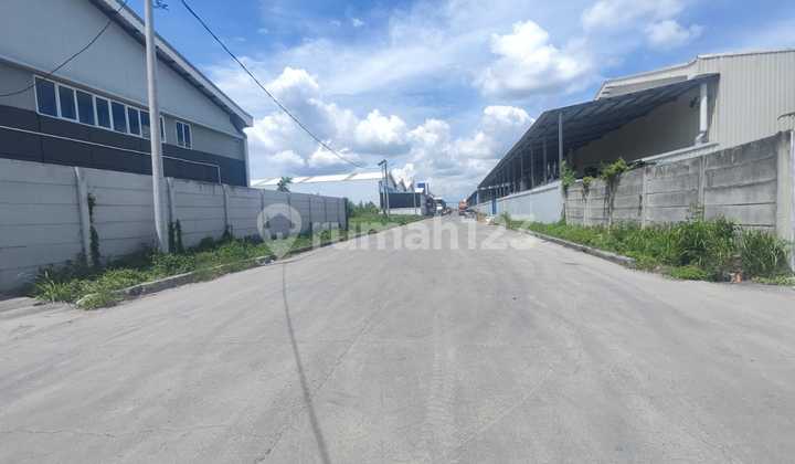 Warehouse 3,200 m² in Teluk Naga Industrial Area - Container Access