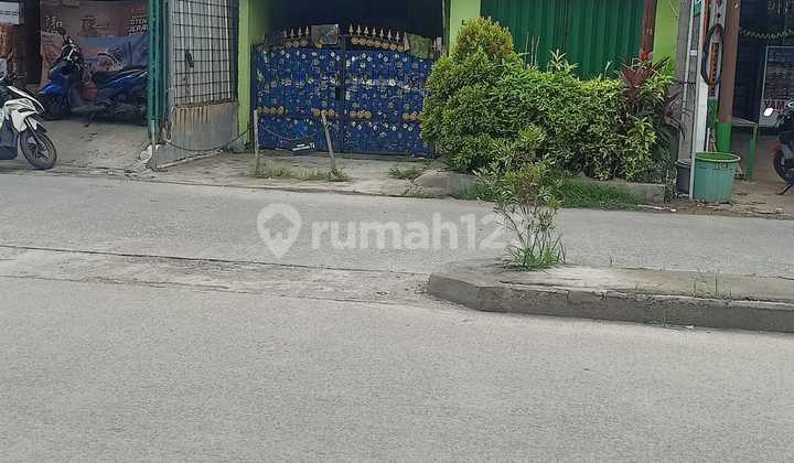 Rumah Pinggir Jln Raya Pasar Kemis di Area Padat Penduduk