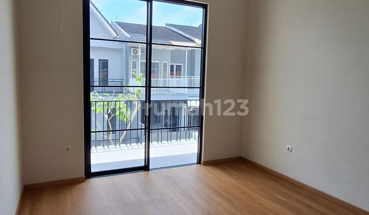 Rumah Mewah Semi Furnished Di Kencana Loka Bsd, Hook Strategis 2