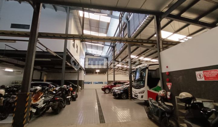 Ex Showroom Strategis di Alam Sutera 3 Lantai Siap Pakai